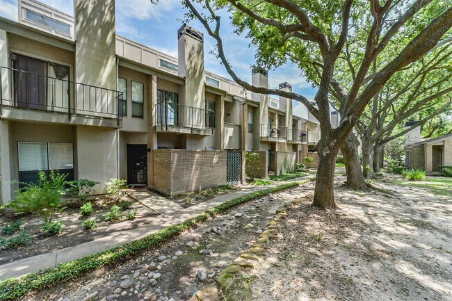 Foto del edificio - 10811 Richmond Ave