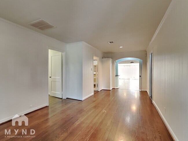 Foto del edificio - 6907 Schiller St