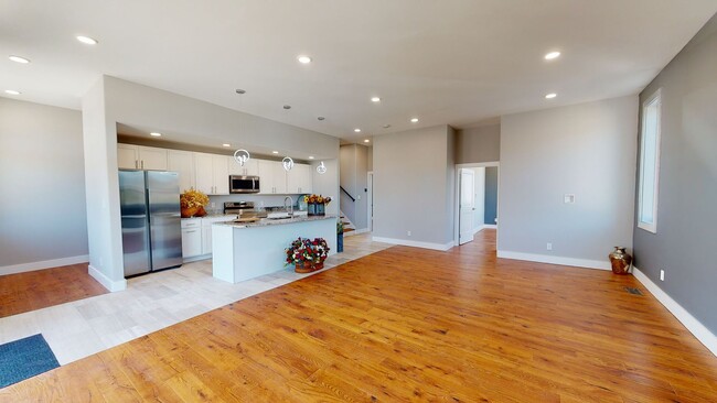 Photo - 8BR Townhome in Fort Sanders | Rooftop Dec...