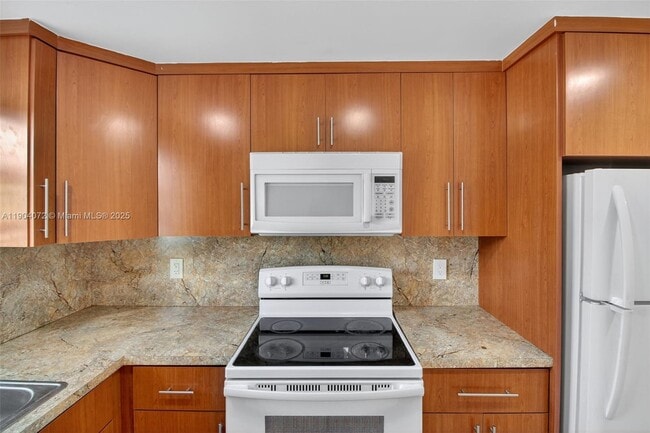 Foto del edificio - 500 NE 26th St