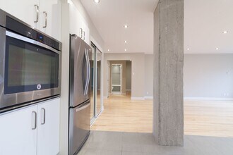 Building Photo - 3468 Rue Drummond