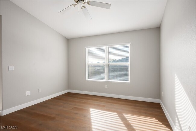 Foto del edificio - 6650 W Warm Springs Rd