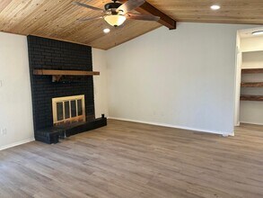 Building Photo - 6616 Moss Ln