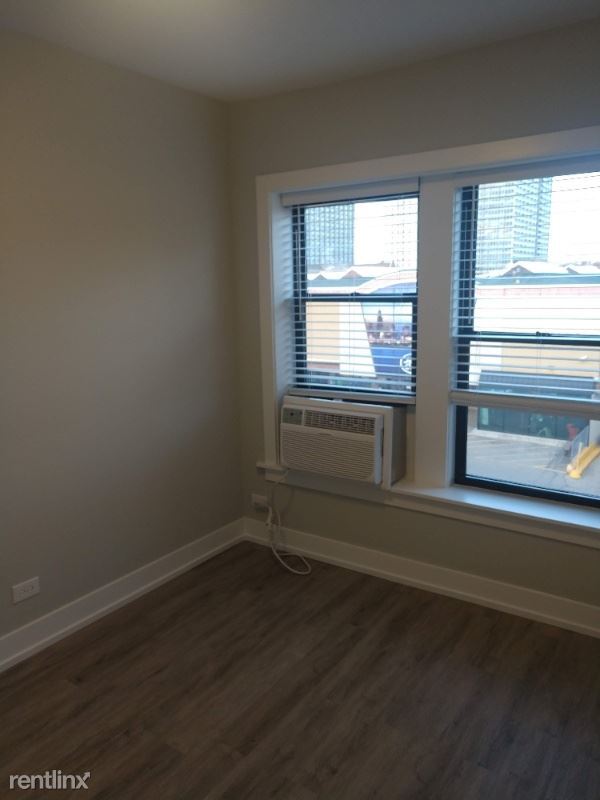 Building Photo - 539 W Brompton Ave