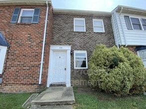 Building Photo - 729 Anvil Rd