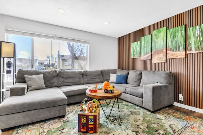 Building Photo - 423 W 1640 S