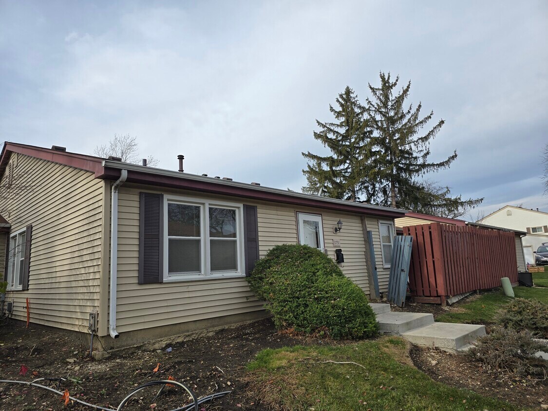 Photo - 1751 Queensbury Cir (Hoffman Estates, IL)