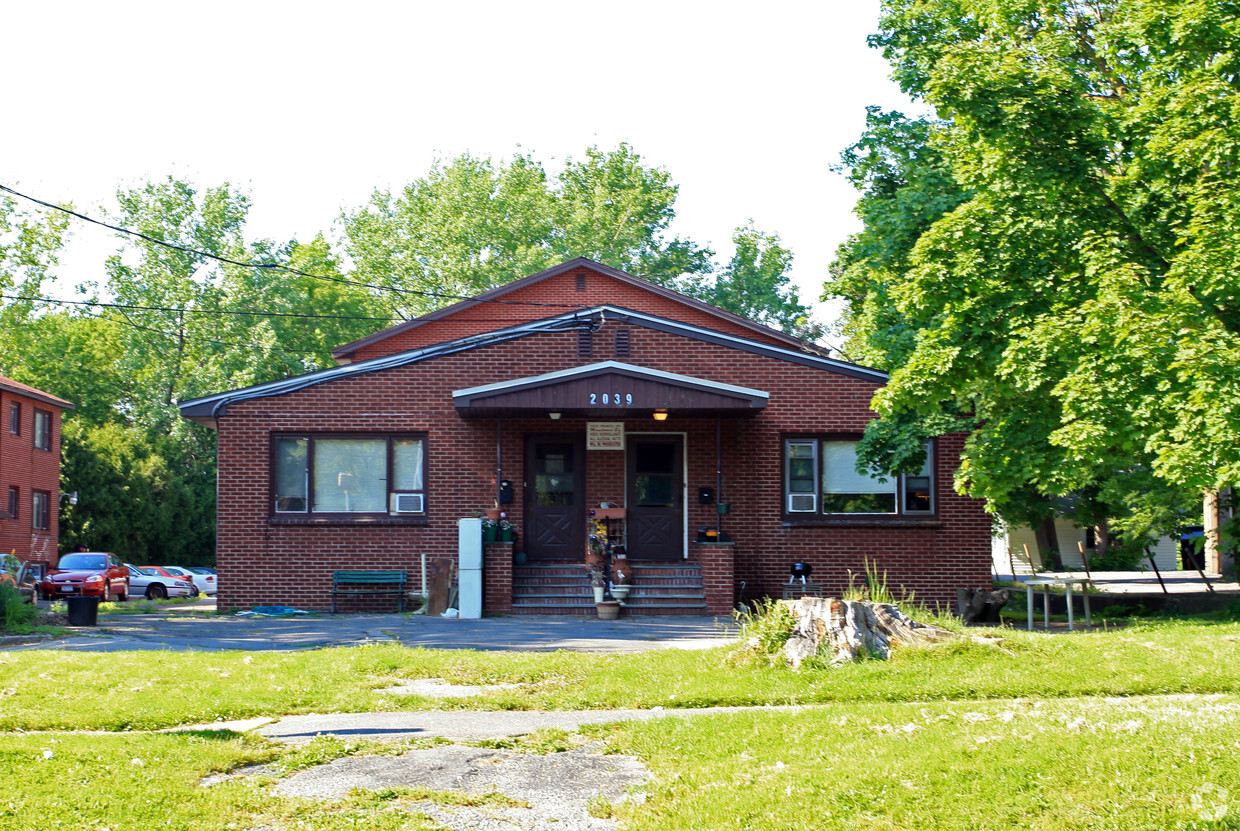 Building Photo - 2039 E Genesee St