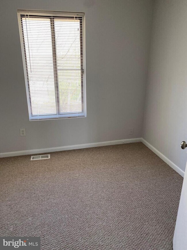 Foto del edificio - 2149 Oram Pl