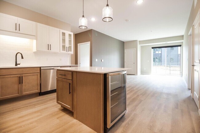 Foto del edificio - 6450 37th Ave NW