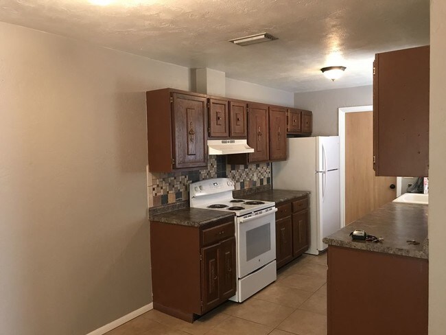 Foto del edificio - Upgraded Edgewater Duplex AVAILABLE NOW