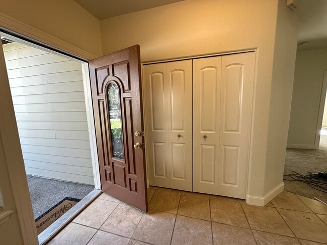 Building Photo - 818 Solano Cir