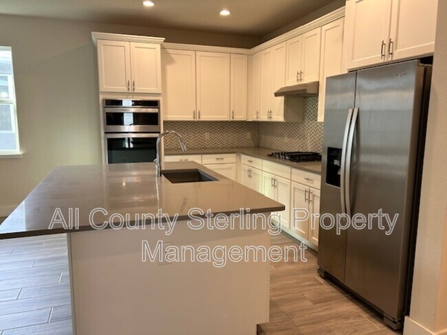 Foto del edificio - 2437 Park Ridge St