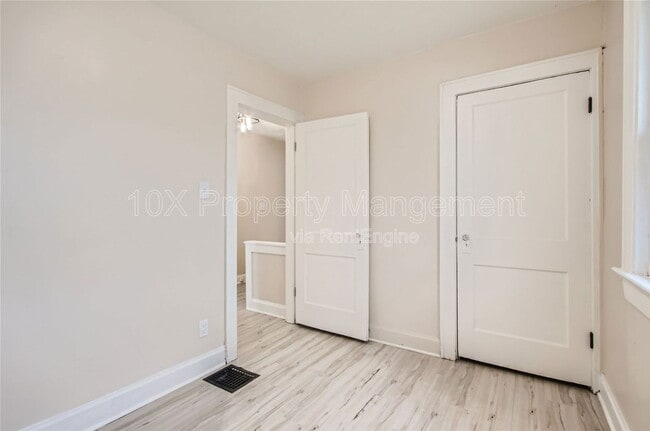 Building Photo - 1097 E 16th Ave