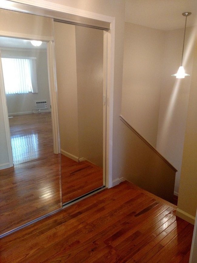 Building Photo - 101 Oak Rim Way