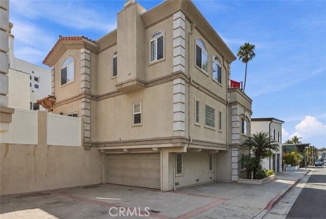 Building Photo - 606 9th St