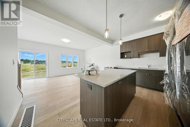 Building Photo - 39 Rivergreen Cres