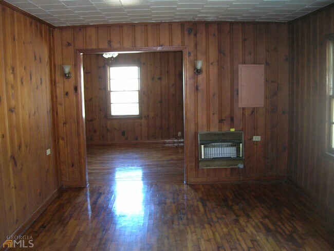 Building Photo - 126 Oak Lake Rd