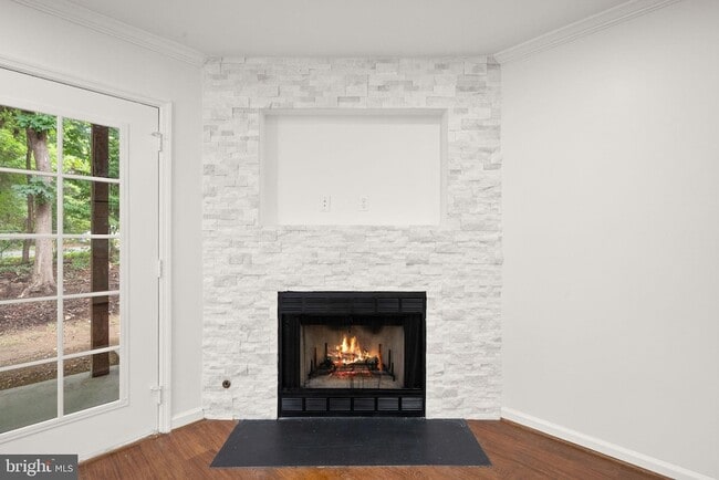 Building Photo - 7256 Glen Hollow Ct