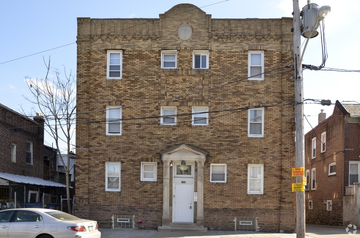 Building Photo - 1806 W Champlost St