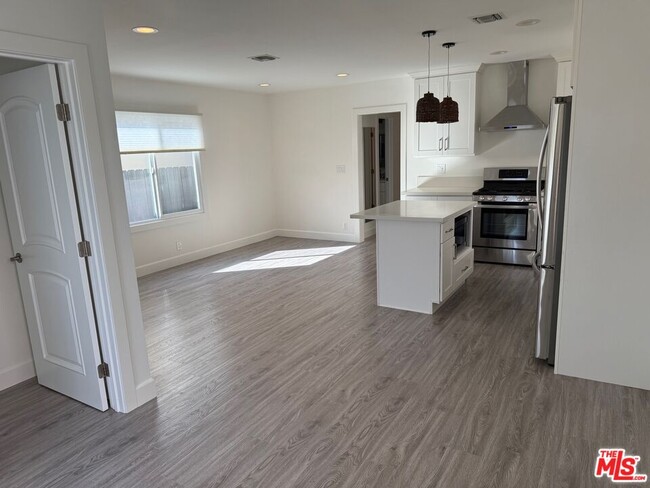 Building Photo - 907 Burrell St