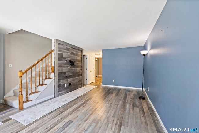 Building Photo - 135 Fairway Dr