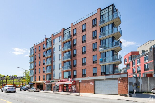 Foto del edificio - 60-70 Woodhaven Blvd