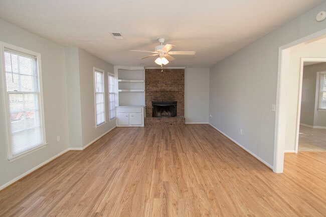 Foto del edificio - 135 Kenton Dr