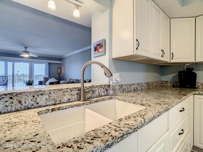 Foto del edificio - 1700 Commodore Blvd