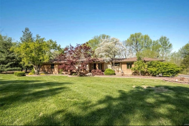 Foto del edificio - 139 Ladue Oaks Dr