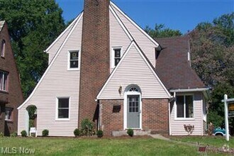 Building Photo - 48 Fairlawn Ave