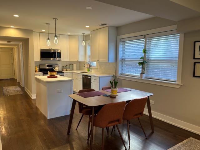 Foto del edificio - 3 bedroom in CHICAGO IL 60641