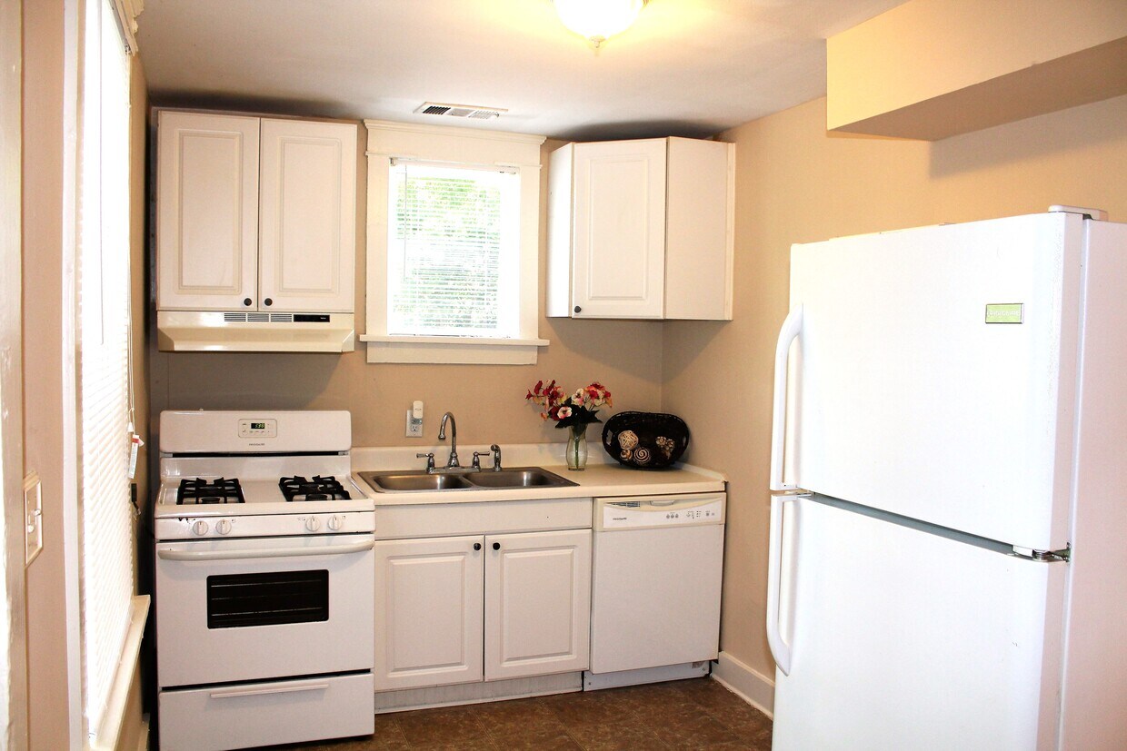Primary Photo - 369 Sterling St NE