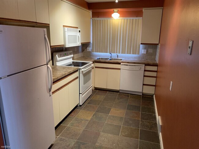 Building Photo - 2 br, 1.5 bath Condo - 449 N Eton St