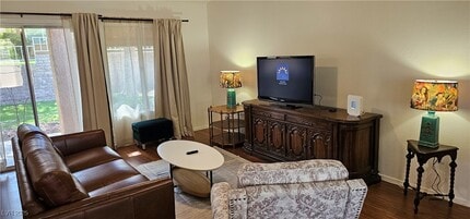 Building Photo - 8609 Glenmount Dr