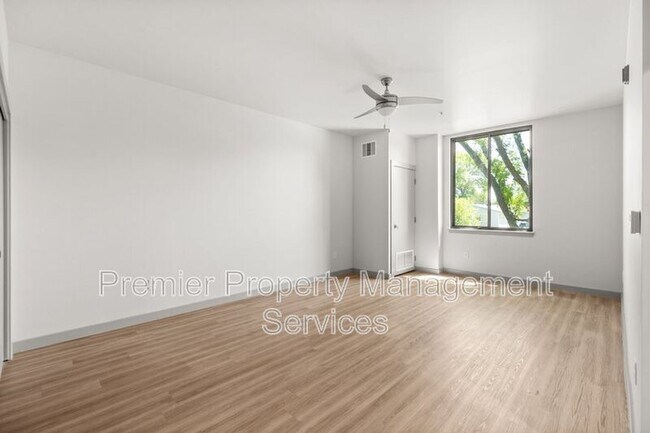 Foto del edificio - 1127 Alderson Ave