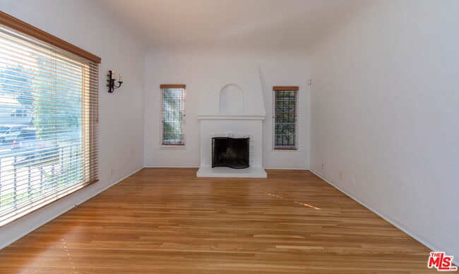 Building Photo - 1117 Longwood Pl