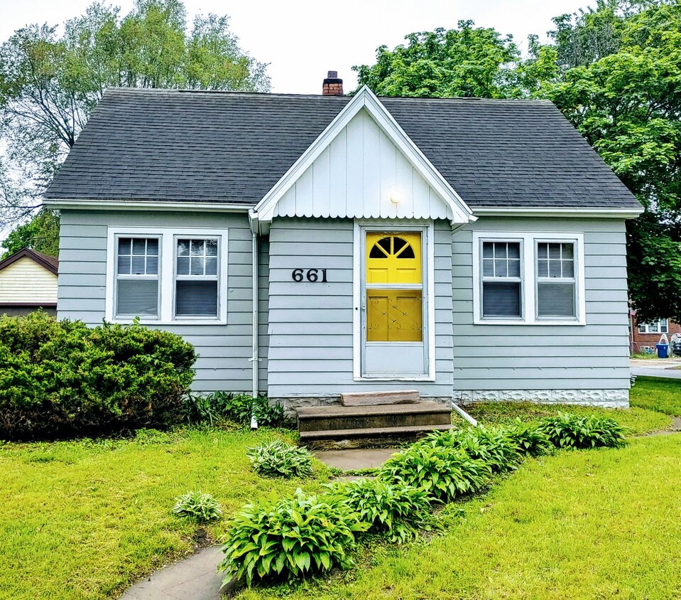 Primary Photo - For Rent: Cute Waterloo Bungalow! Dawson St!