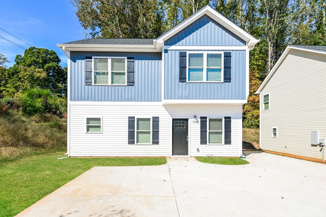 Primary Photo - 7015 Plott Rd, Charlotte, NC