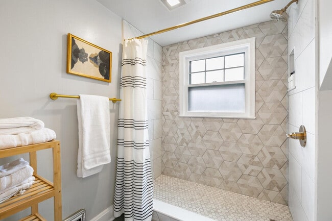 Building Photo - 2619 E 12th Ave