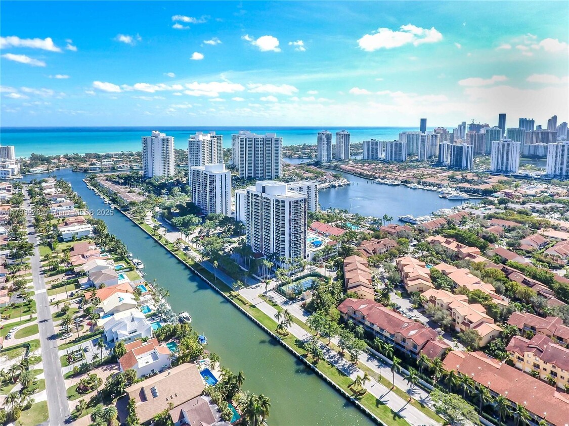 Foto principal - 3610 Yacht Club Dr