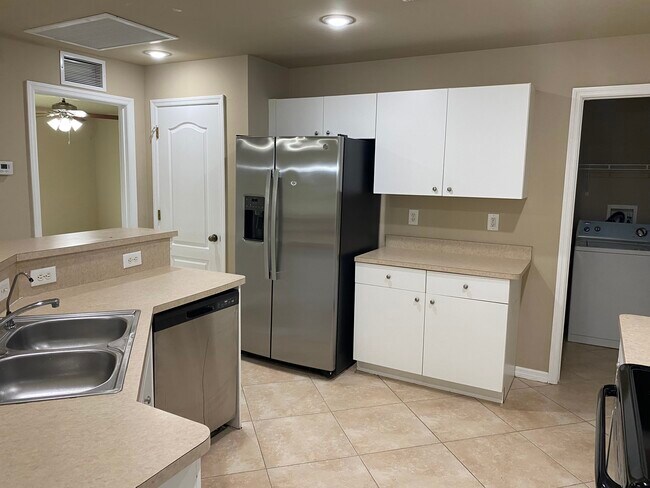 Foto del edificio - 638 NE Juanita Pl