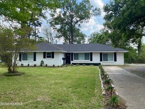 Building Photo - 9922 N Parkview Dr