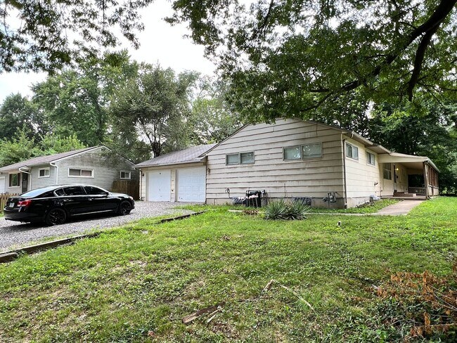 Building Photo - 7601 Ruskin Way