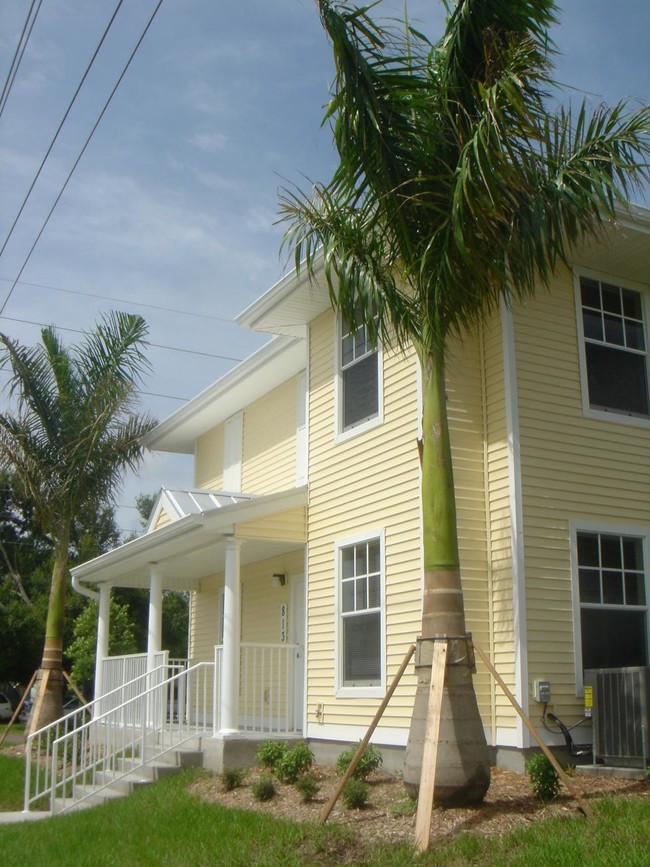 Building Photo - Gulf Breeze Apartment Homes