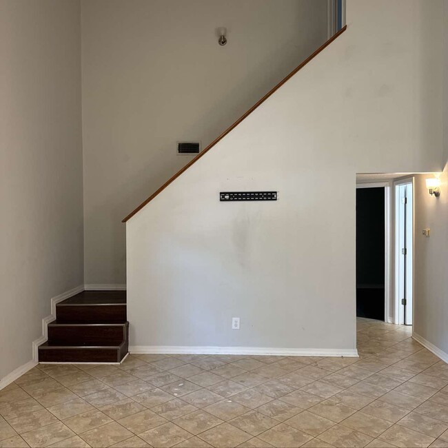 Building Photo - 3807 Green Mountain Dr