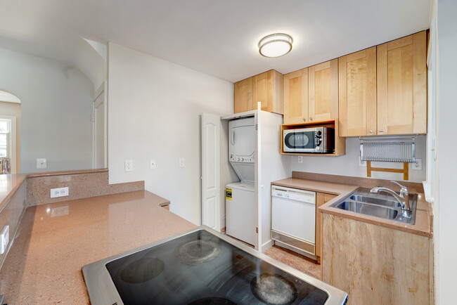 Roomy maple cabinets; new washer-dryer! - 4607 N Carlin Springs Rd