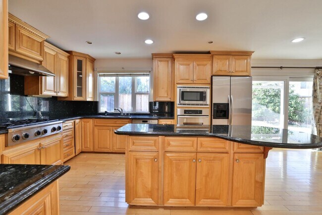 Building Photo - 882 Tramway Dr