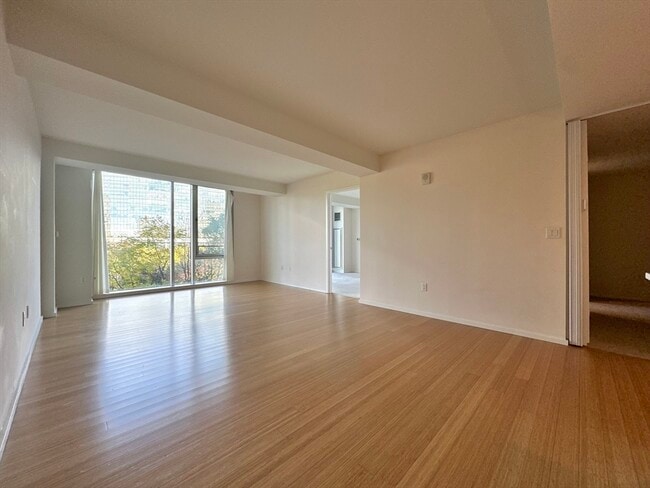 Building Photo - 2 Earhart St