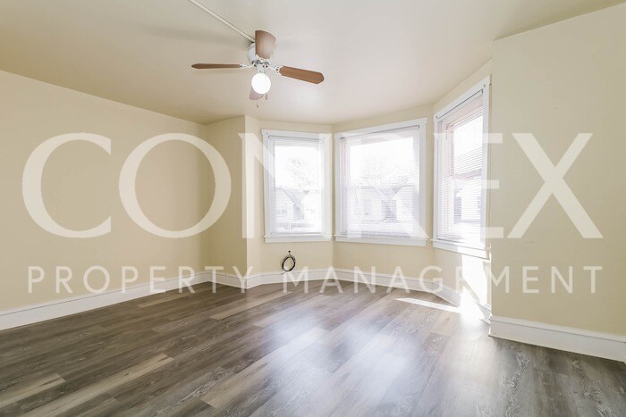 Building Photo - Cozy Three Bedroom